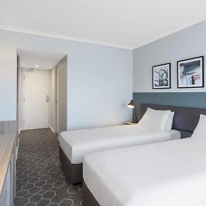 Zimmer mit Kingsize-Bett